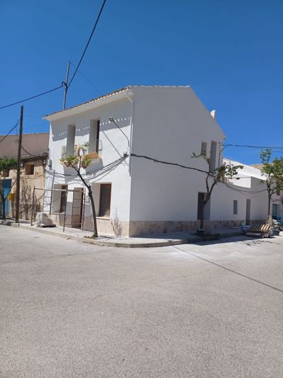 Image No.2-4 Bed Country House for sale