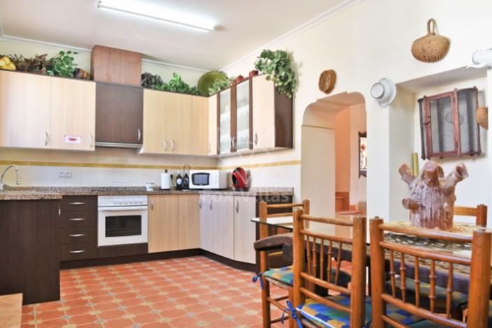 Image No.2-4 Bed Country House for sale