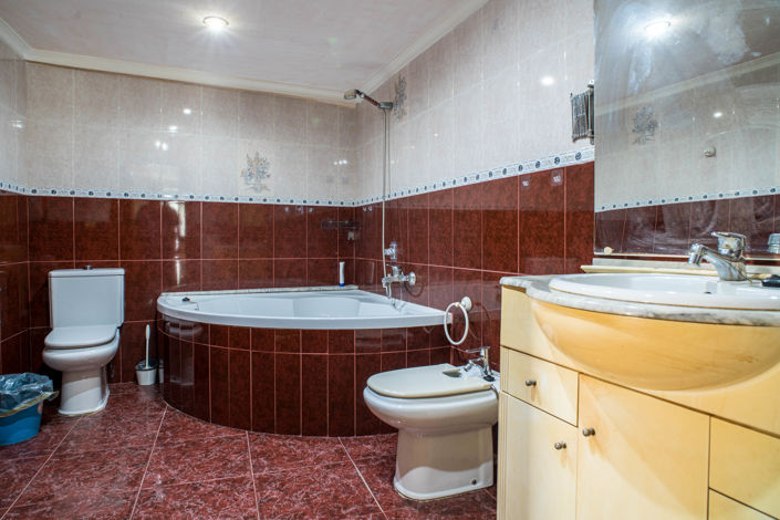 Image No.25-5 Bed Townhouse for sale