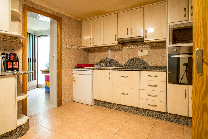 Image No.9-5 Bed Townhouse for sale