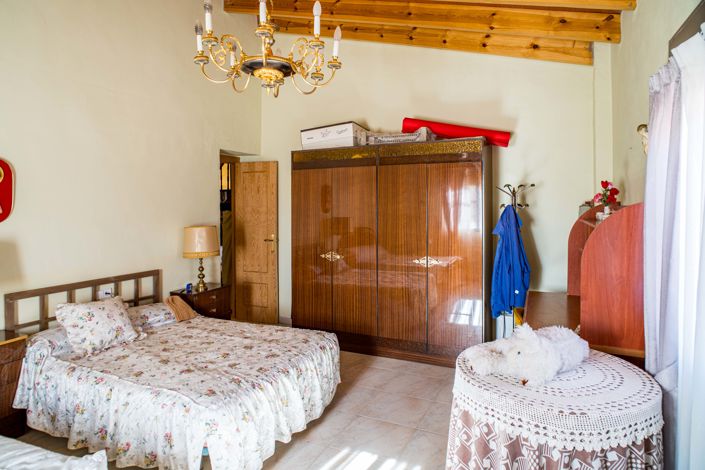 Image No.18-8 Bed Country House for sale