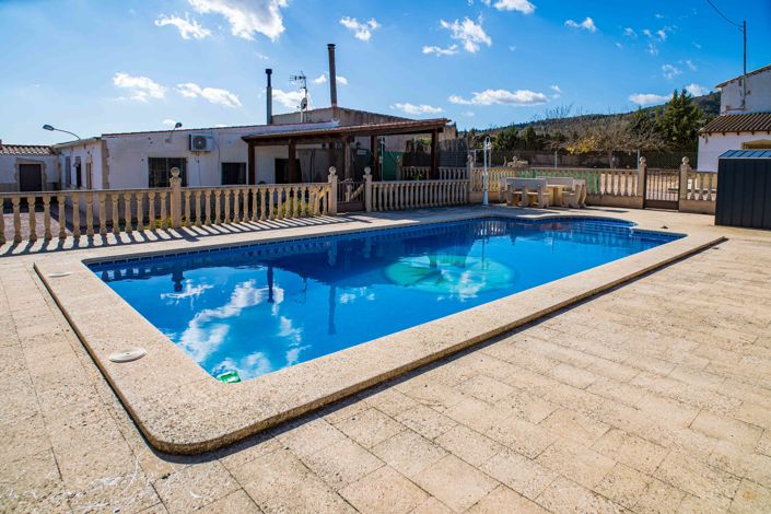 Image No.5-8 Bed Country House for sale