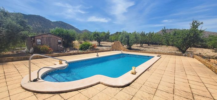 Image No.2-4 Bed Villa for sale