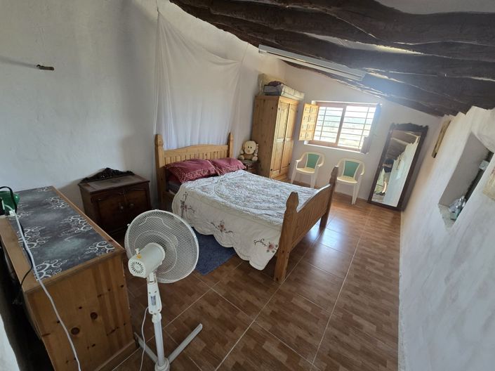 Image No.21-2 Bed Country House for sale