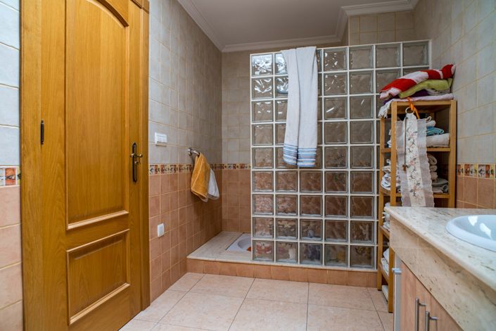 Image No.35-5 Bed Villa for sale