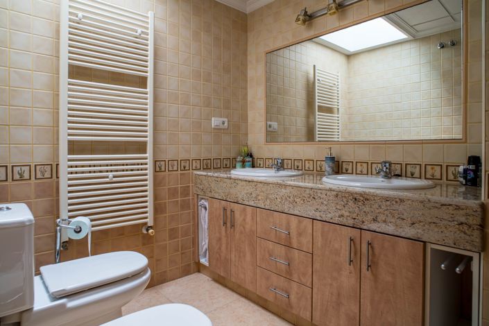 Image No.37-5 Bed Villa for sale