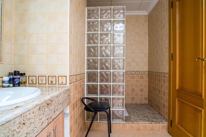 Image No.38-5 Bed Villa for sale