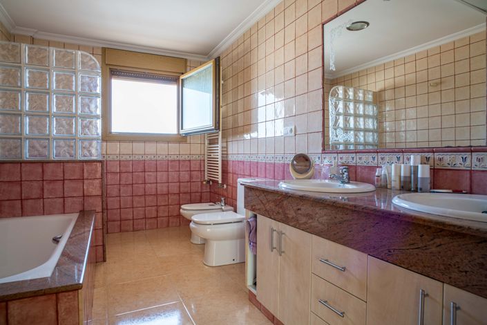 Image No.46-5 Bed Villa for sale