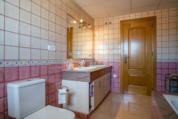 Image No.48-5 Bed Villa for sale