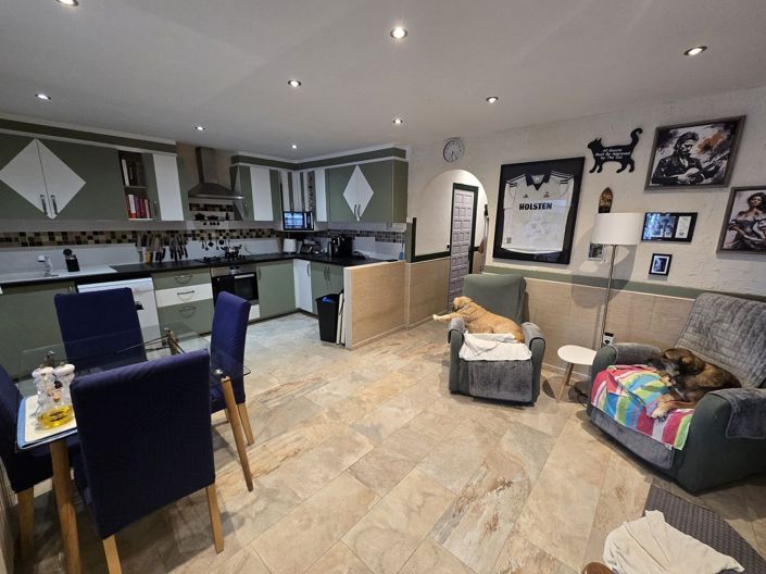 Image No.9-3 Bed Townhouse for sale
