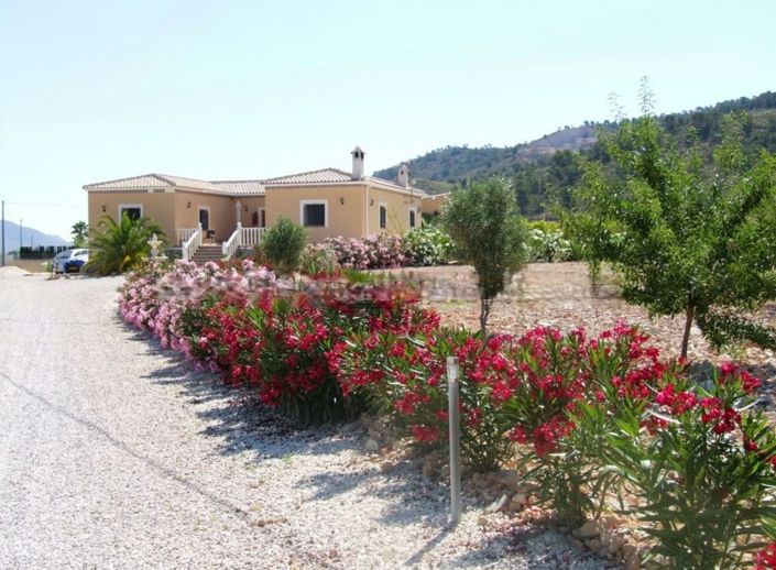 Image No.2-4 Bed Villa for sale