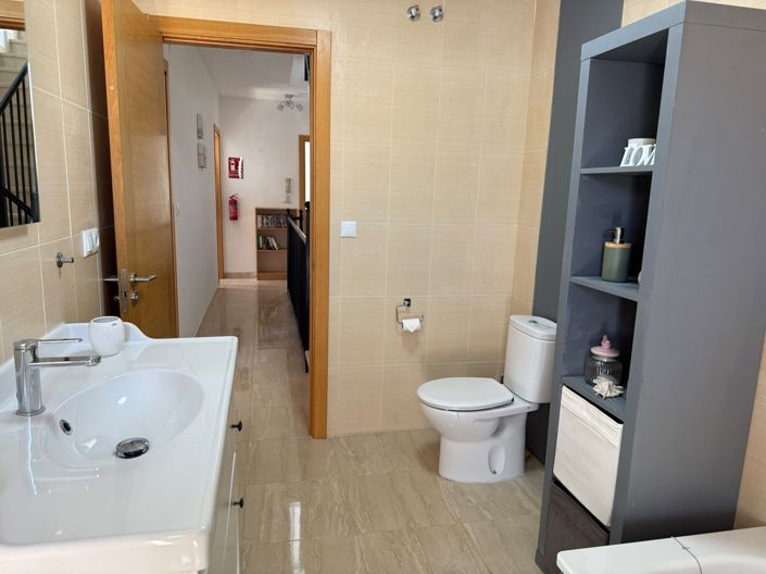 Image No.21-3 Bed Townhouse for sale