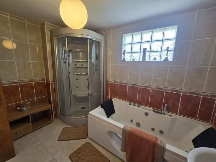 Image No.20-5 Bed Villa for sale