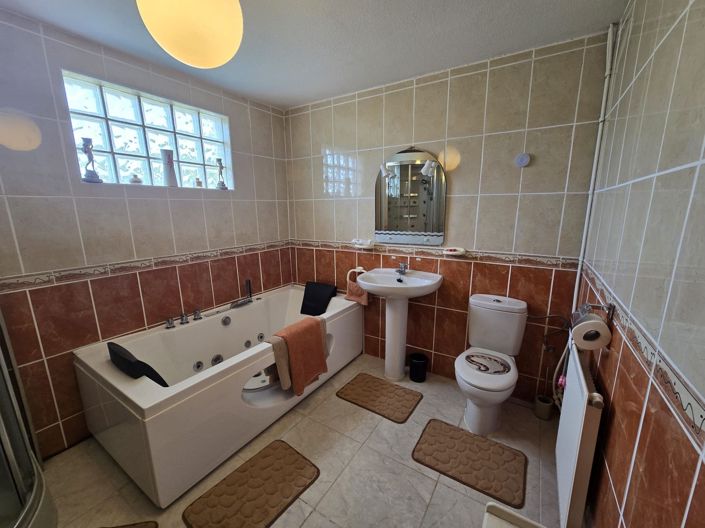 Image No.22-5 Bed Villa for sale