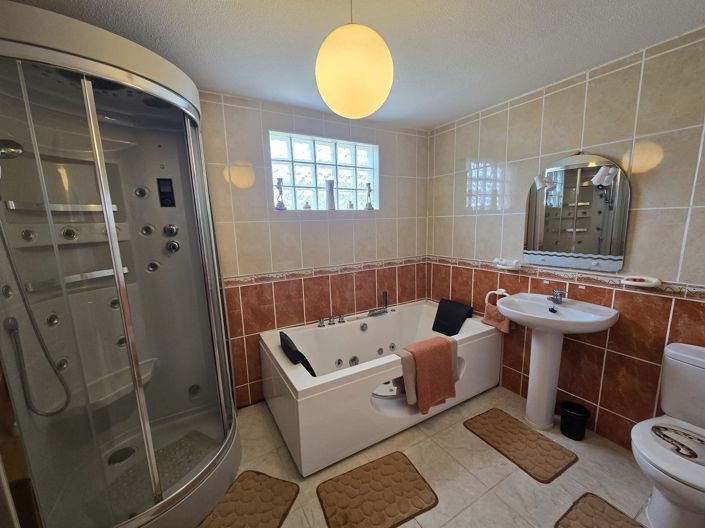 Image No.33-5 Bed Villa for sale