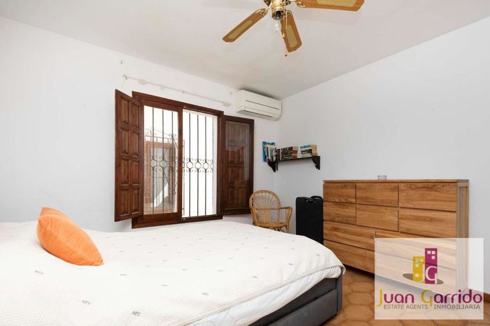 Image No.12-2 Bed Property for sale