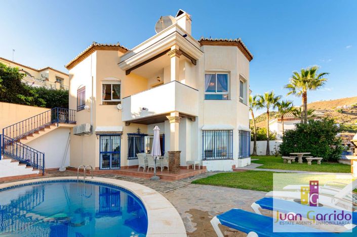 Image No.3-4 Bed Villa for sale