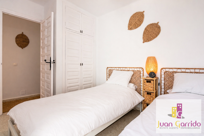 Image No.20-2 Bed Property for sale