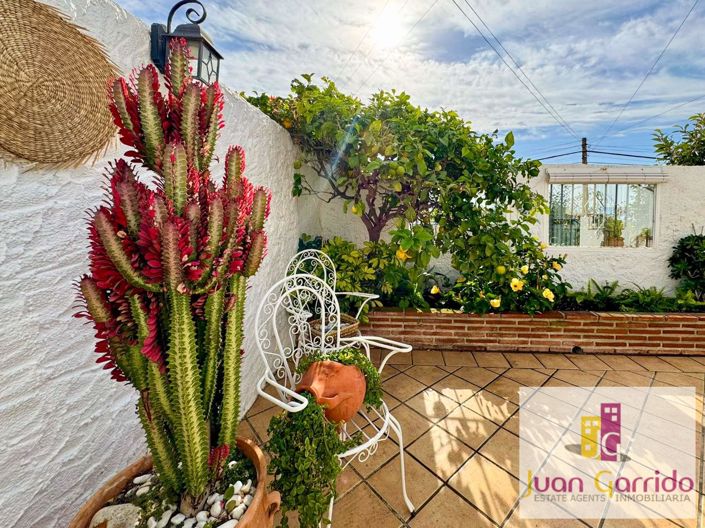 Image No.12-2 Bed Property for sale