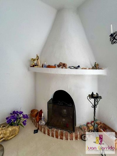 Image No.21-2 Bed Property for sale