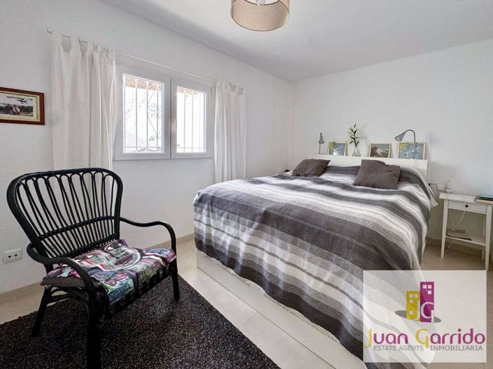 Image No.28-2 Bed Property for sale