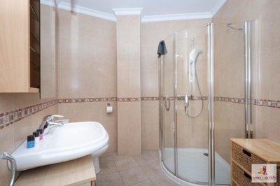 property230242808