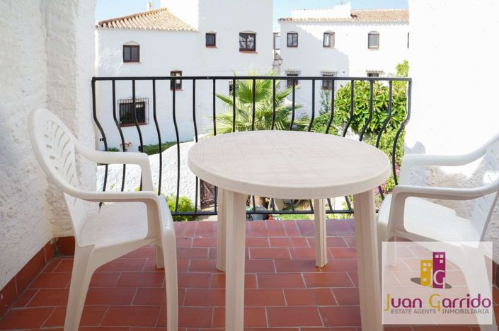 Image No.10-2 Bed Property for sale