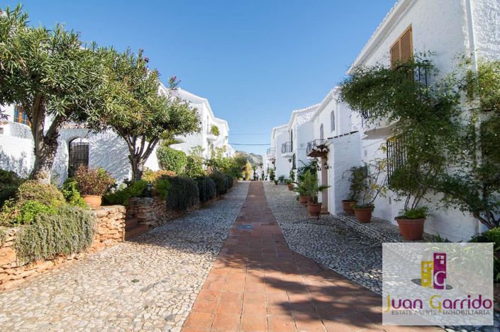 Image No.18-2 Bed Property for sale