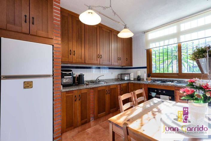 Image No.10-2 Bed Property for sale