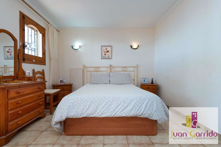 Image No.25-2 Bed Property for sale