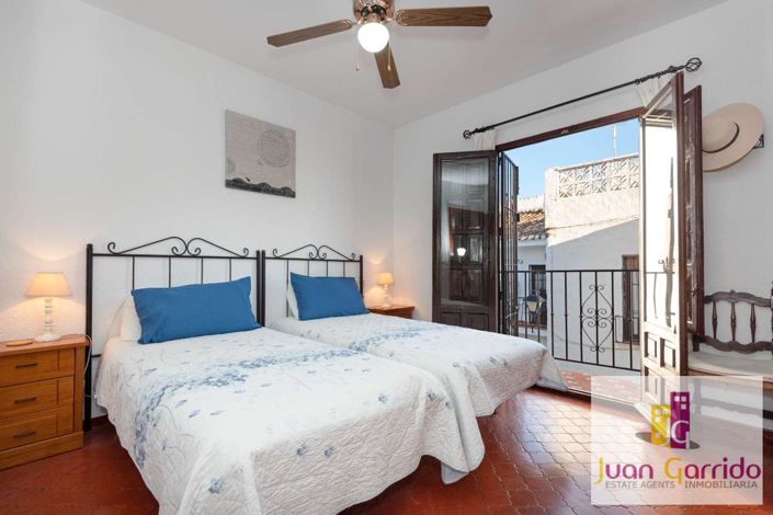 Image No.16-2 Bed Property for sale