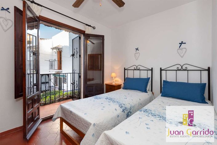 Image No.21-2 Bed Property for sale