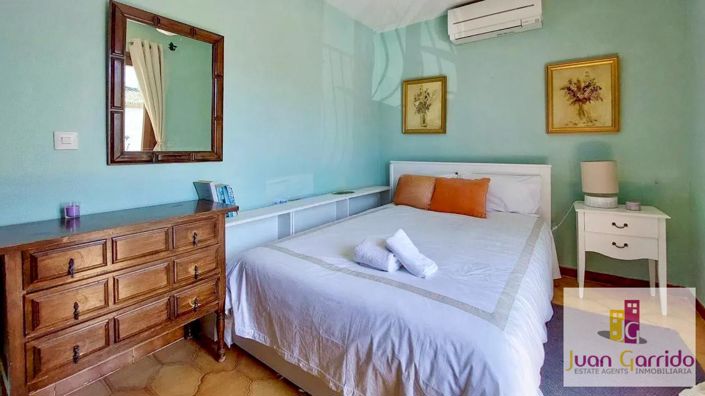 Image No.15-2 Bed Property for sale