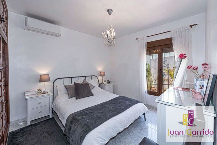 Image No.17-4 Bed Villa for sale