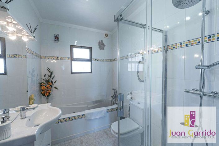 Image No.18-4 Bed Villa for sale
