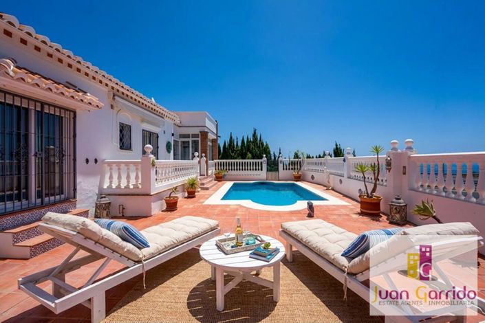 Image No.2-4 Bed Villa for sale