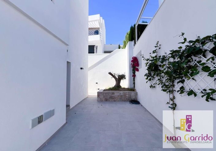 Image No.11-3 Bed Villa for sale