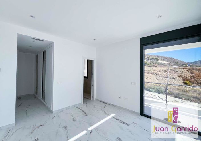 Image No.21-3 Bed Villa for sale