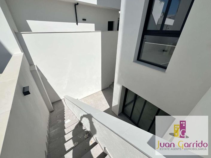 Image No.6-3 Bed Villa for sale