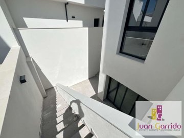 property271876404