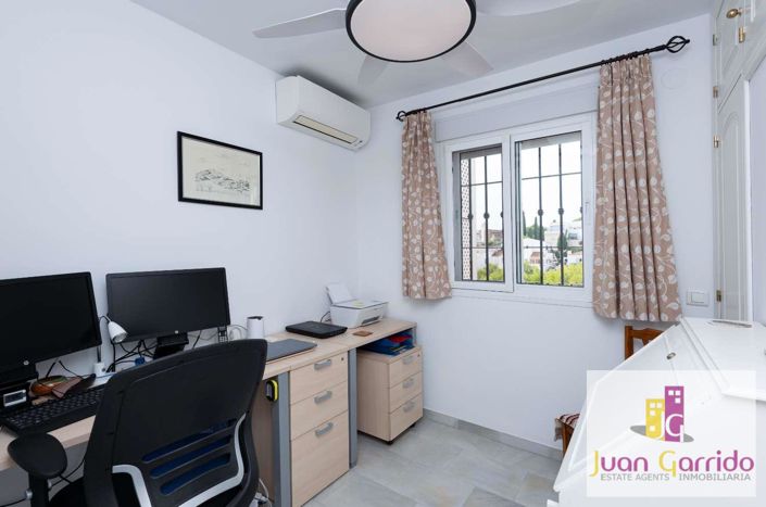 Image No.28-5 Bed Property for sale