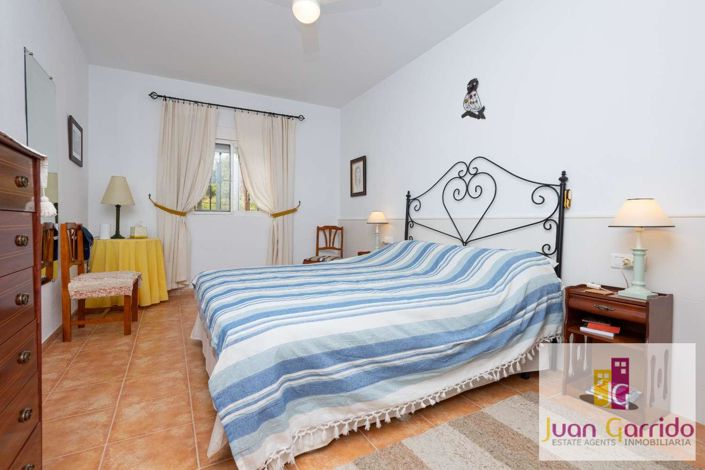 Image No.32-5 Bed Property for sale