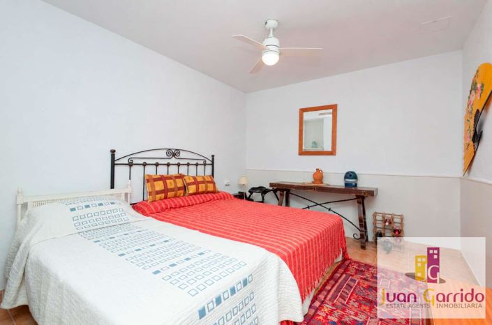 Image No.37-5 Bed Property for sale