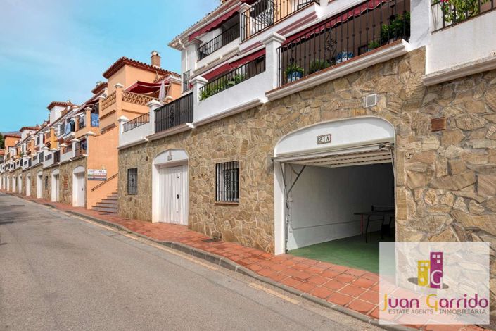 Image No.41-5 Bed Property for sale
