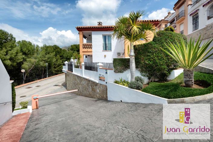 Image No.45-5 Bed Property for sale