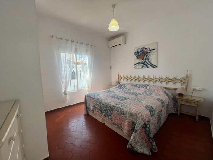 Image No.27-3 Bed Property for sale