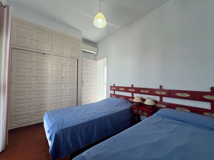 Image No.28-3 Bed Property for sale