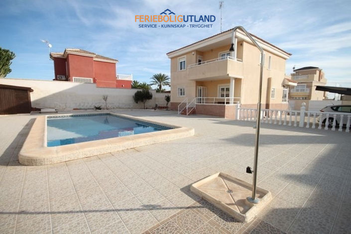 Image No.1-Villa de 5 chambres à vendre à Torrevieja
