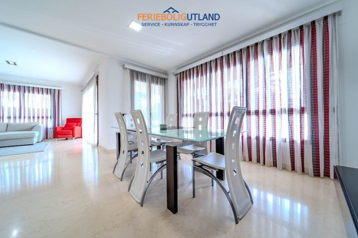 Image No.14-Villa de 5 chambres à vendre à Cabo Roig