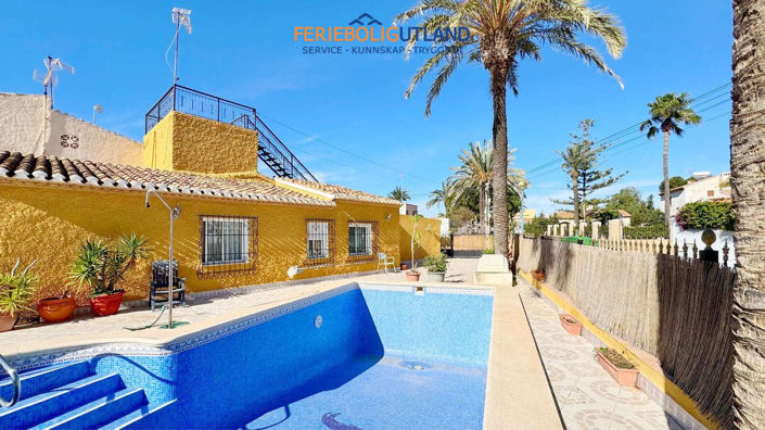 Image No.1-Villa de 4 chambres à vendre à Punta Prima